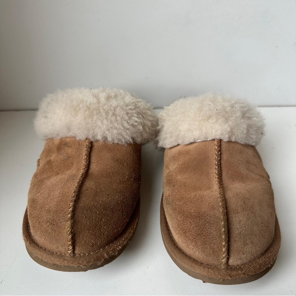 UGG Sandal size 3 Kids Fluffy Inside